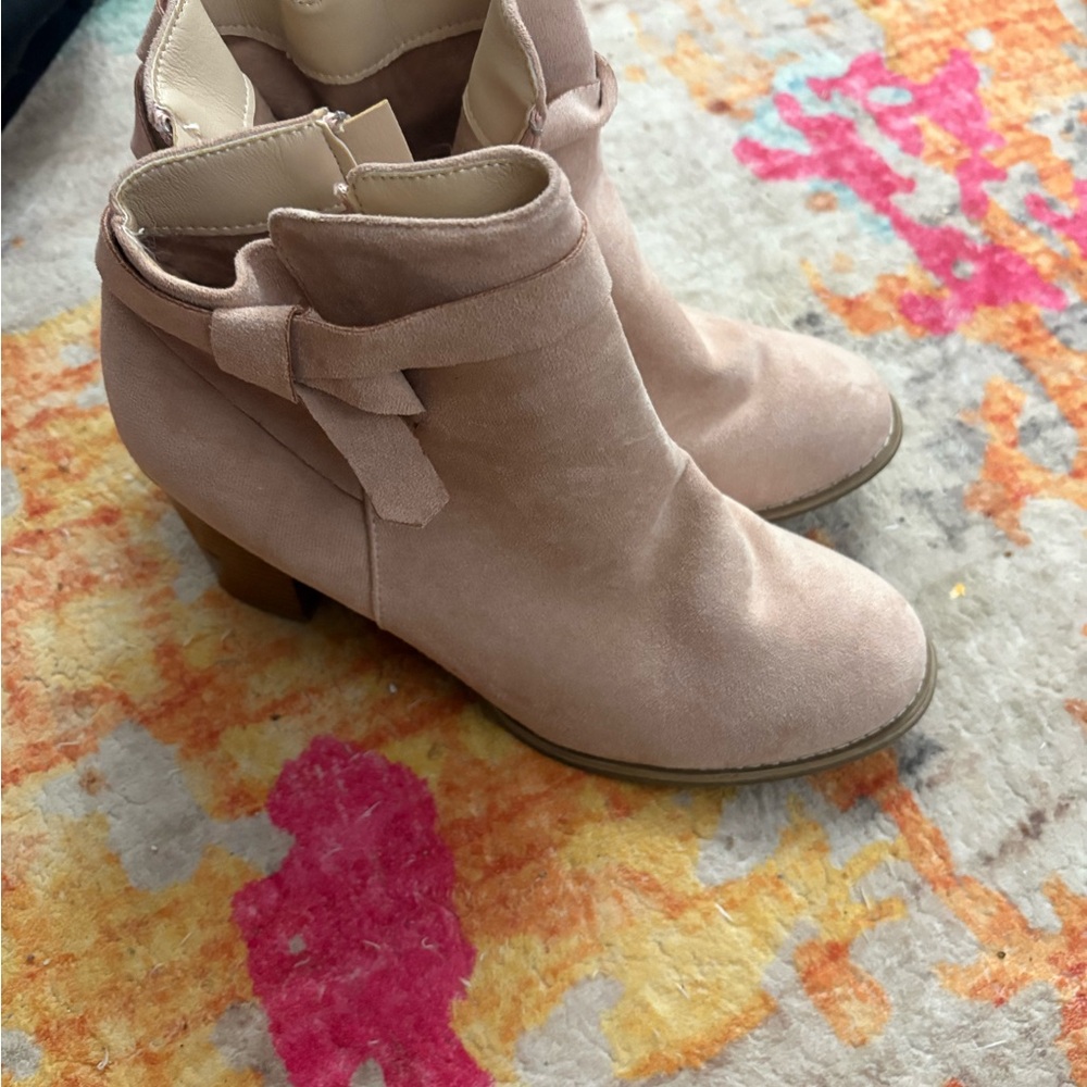 Chic Blush Ankle Boots with Bow Detail